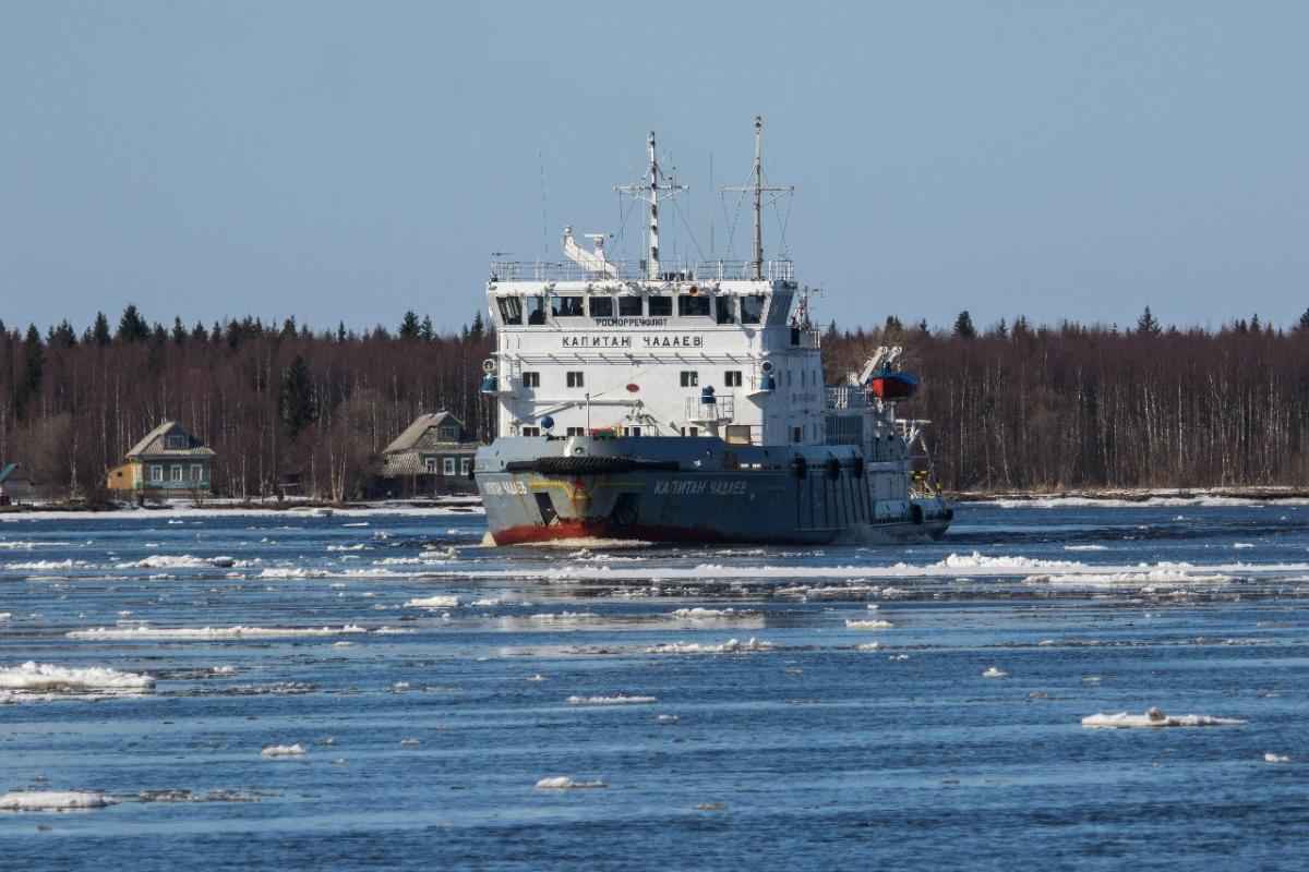 Expeditions and tours on the icebreakers 